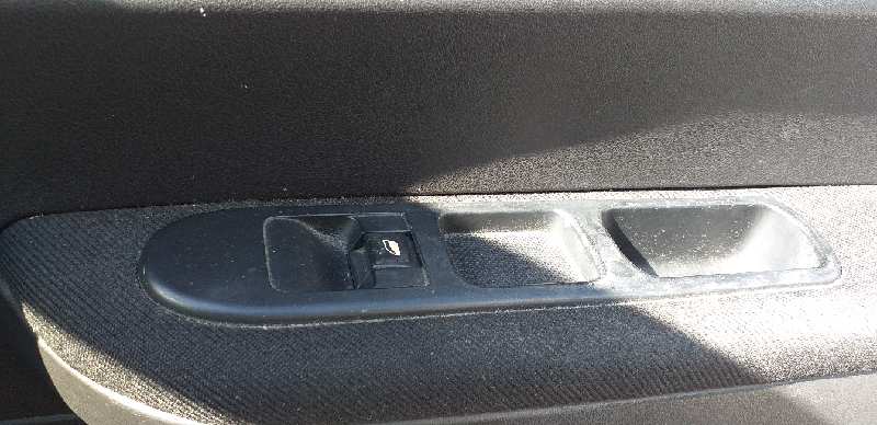 ELEVALUNAS DELANTERO DERECHO