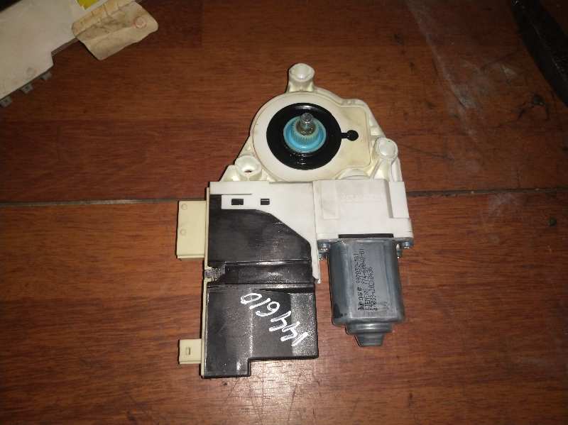 ELEVALUNAS DELANTERO IZQUIERDO