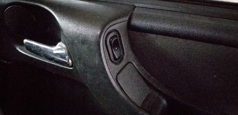 ELEVALUNAS DELANTERO DERECHO