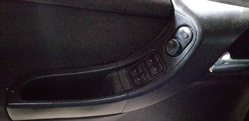 ELEVALUNAS DELANTERO IZQUIERDO