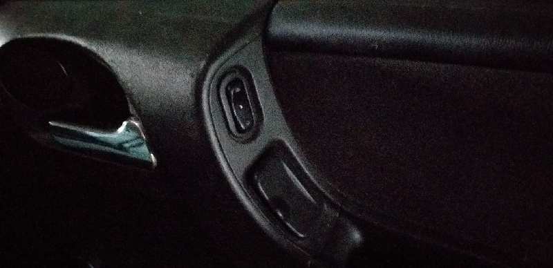 ELEVALUNAS TRASERO DERECHO