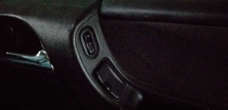 MANDO ELEVALUNAS TRASERO DERECHO