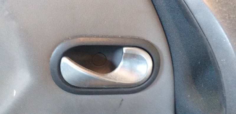 MANETA INTERIOR DELANTERA DERECHA