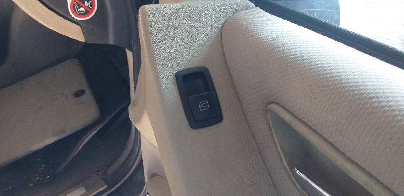 ELEVALUNAS DELANTERO DERECHO