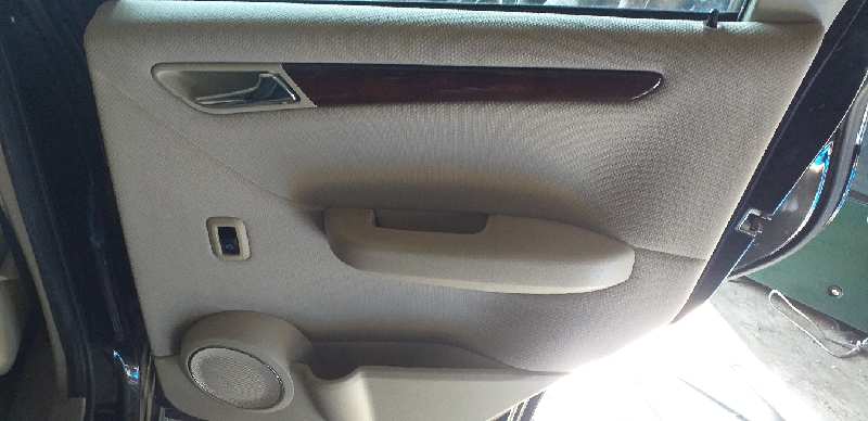 GUARNECIDO PUERTA TRASERA DERECHA