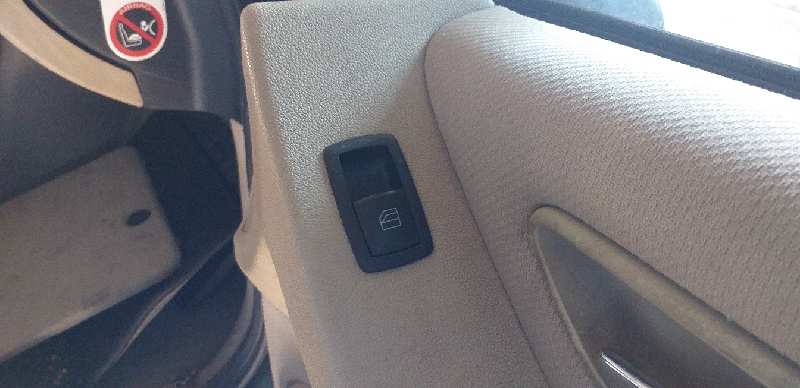 MANDO ELEVALUNAS DELANTERO DERECHO