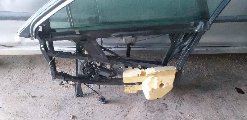 ELEVALUNAS DELANTERO DERECHO