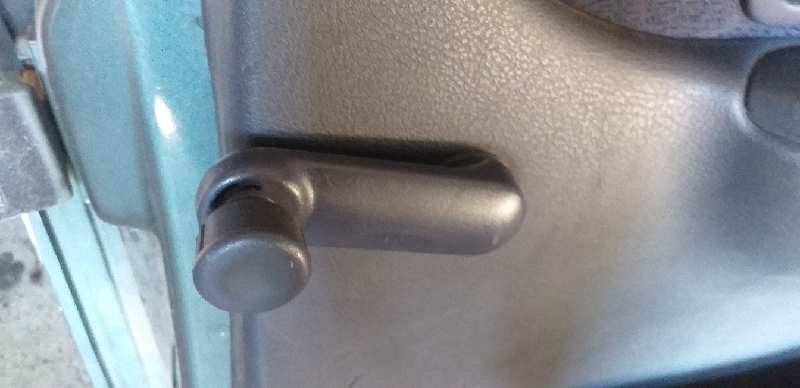 ELEVALUNAS TRASERO DERECHO