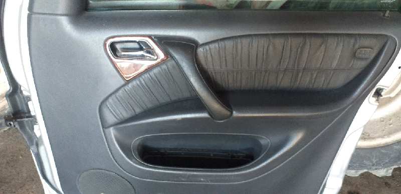 GUARNECIDO PUERTA DELANTERA DERECHA