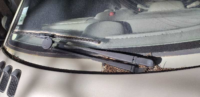 BRAZO LIMPIA DELANTERO IZQUIERDO