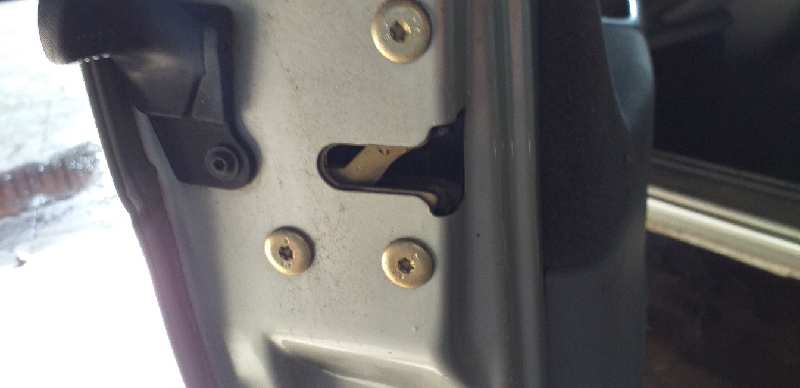 CERRADURA PUERTA DELANTERA IZQUIERDA 