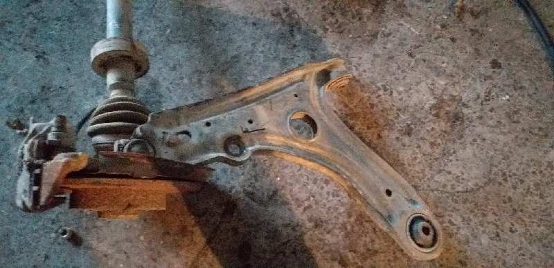 BRAZO SUSPENSION INFERIOR DELANTERO DERECHO