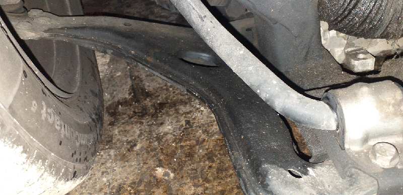 BRAZO SUSPENSION INFERIOR DELANTERO IZQUIERDO