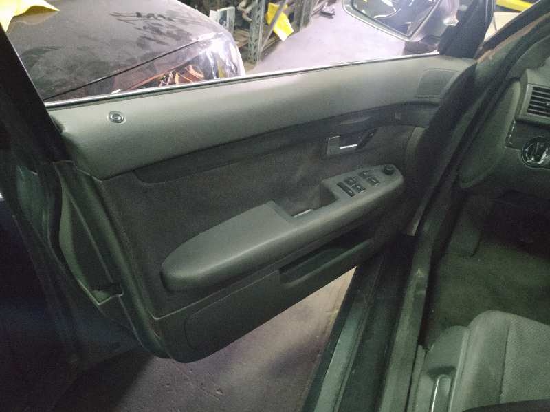 GUARNECIDO PUERTA DELANTERA IZQUIERDA