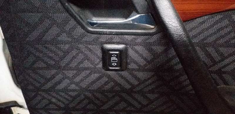 MANDO ELEVALUNAS TRASERO DERECHO