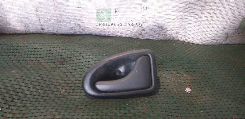 MANETA INTERIOR DELANTERA DERECHA