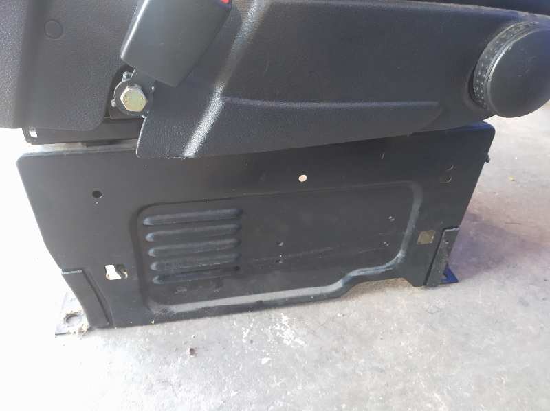 ASIENTO DELANTERO IZQUIERDO