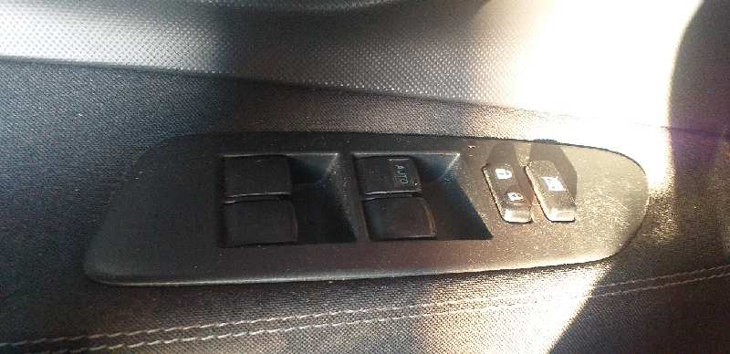 ELEVALUNAS DELANTERO IZQUIERDO