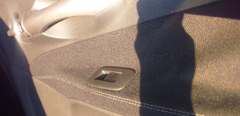 ELEVALUNAS TRASERO DERECHO