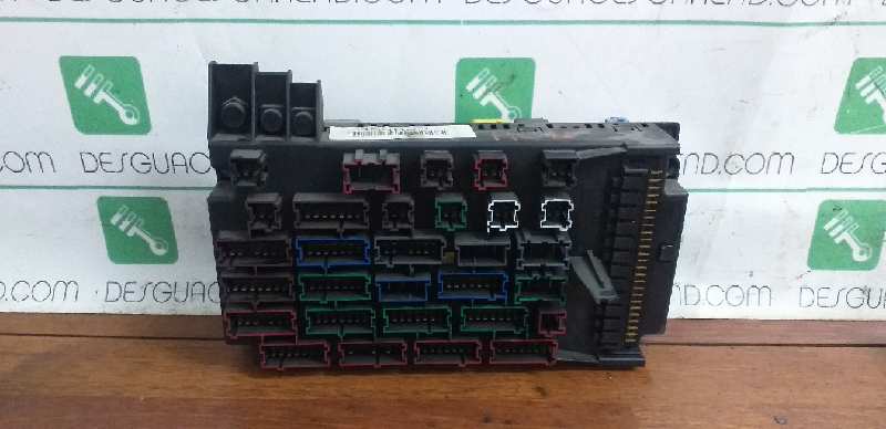 CAJA RELES / FUSIBLES