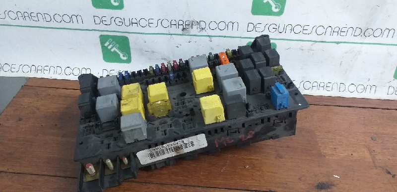 CAJA RELES / FUSIBLES