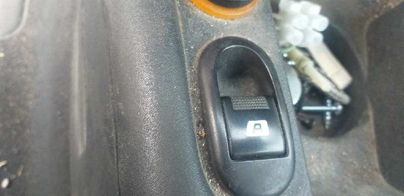 ELEVALUNAS DELANTERO IZQUIERDO