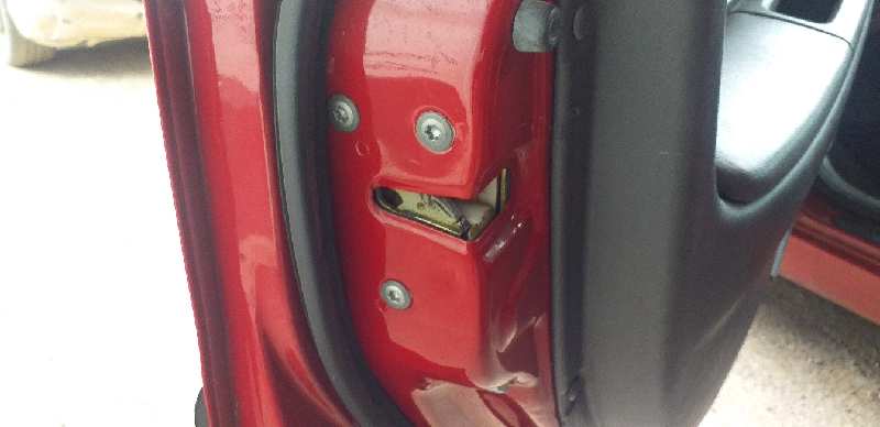 CERRADURA PUERTA DELANTERA IZQUIERDA 