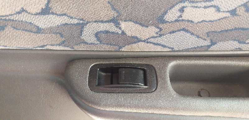 ELEVALUNAS TRASERO DERECHO