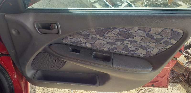 GUARNECIDO PUERTA DELANTERA DERECHA