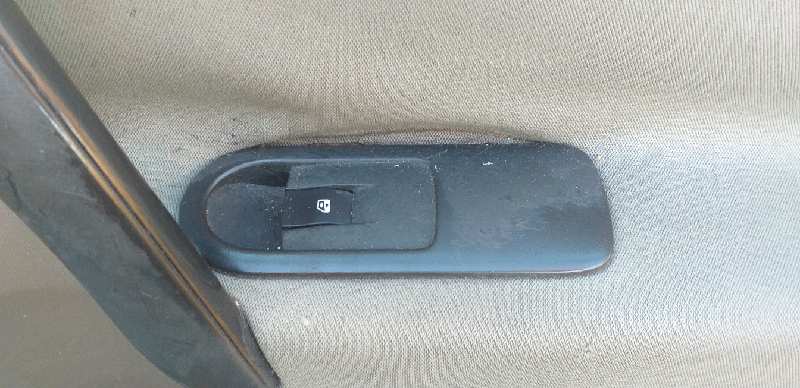 ELEVALUNAS DELANTERO DERECHO