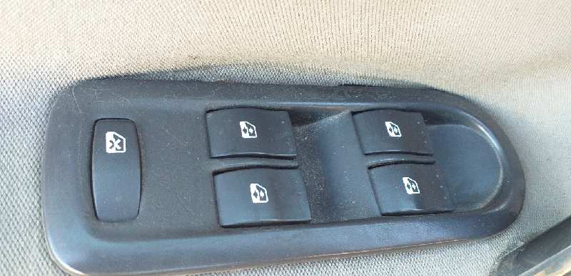 ELEVALUNAS DELANTERO IZQUIERDO