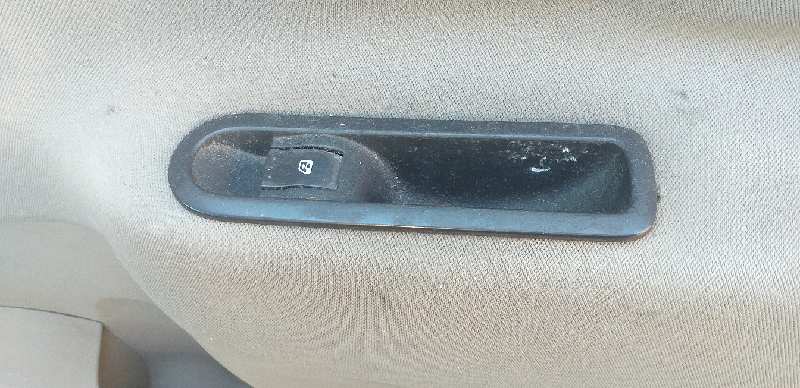 ELEVALUNAS TRASERO DERECHO