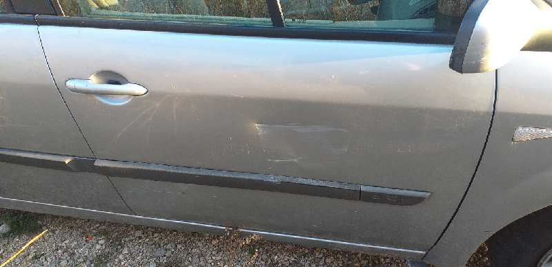 PUERTA DELANTERA DERECHA