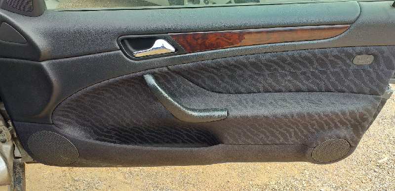 ELEVALUNAS DELANTERO DERECHO