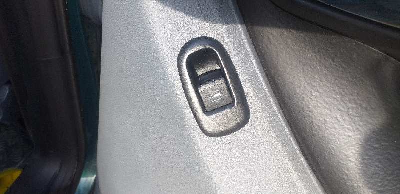 ELEVALUNAS TRASERO DERECHO