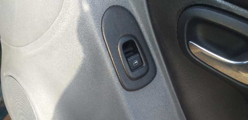 MANDO ELEVALUNAS DELANTERO DERECHO