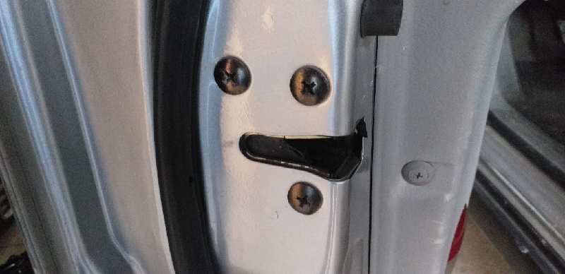 CERRADURA PUERTA DELANTERA IZQUIERDA 