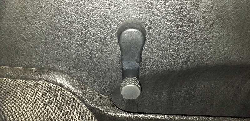 ELEVALUNAS DELANTERO DERECHO