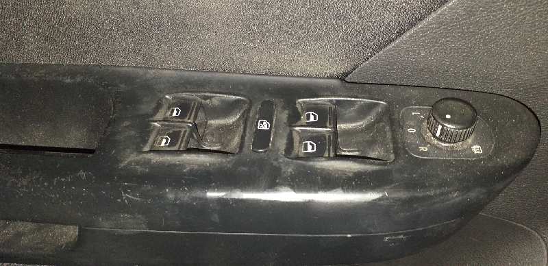 ELEVALUNAS DELANTERO IZQUIERDO