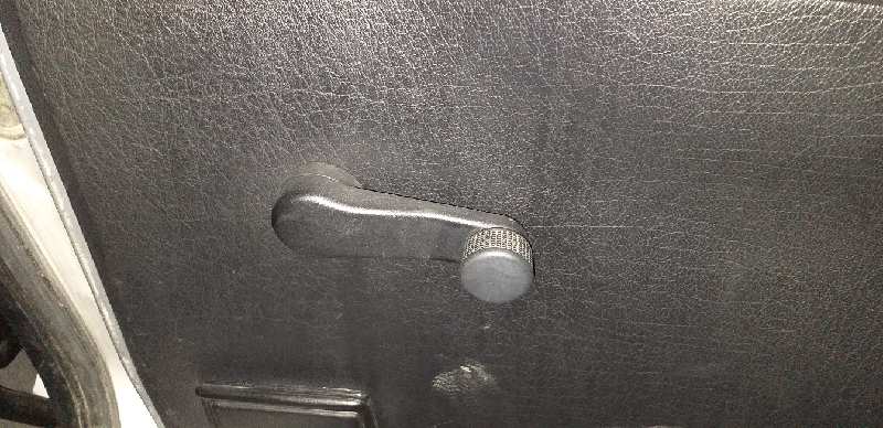 ELEVALUNAS TRASERO DERECHO