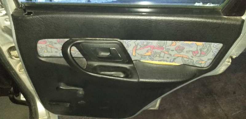 GUARNECIDO PUERTA TRASERA DERECHA