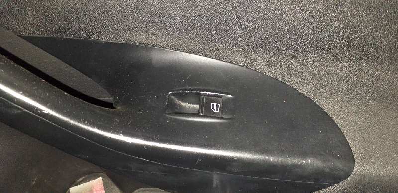 MANDO ELEVALUNAS DELANTERO DERECHO