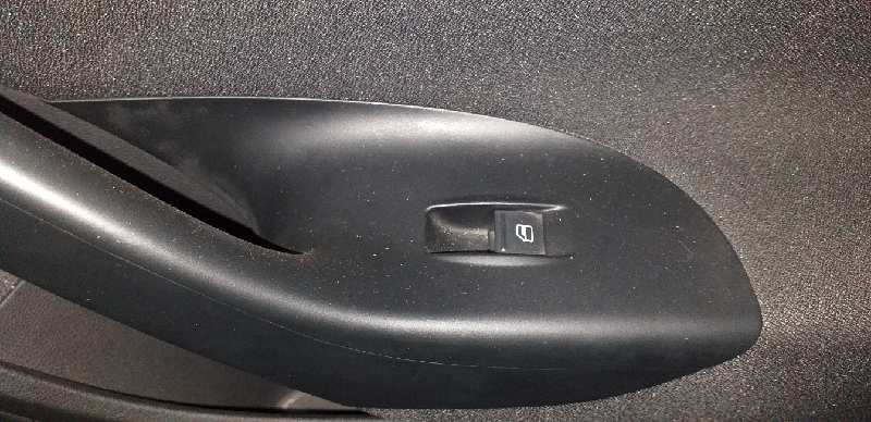 MANDO ELEVALUNAS TRASERO DERECHO