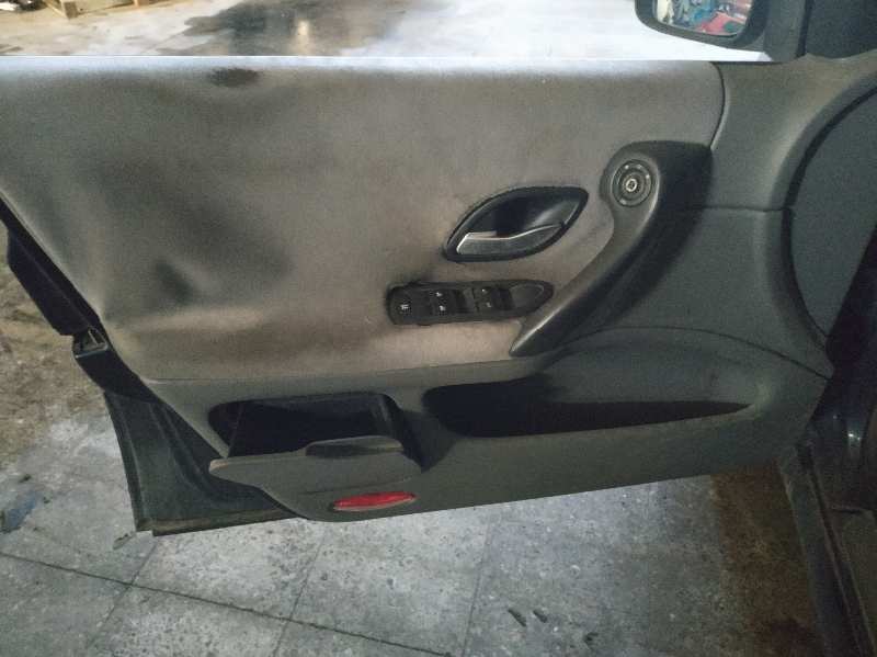 GUARNECIDO PUERTA DELANTERA IZQUIERDA