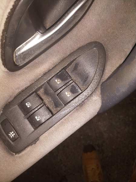 MANDO ELEVALUNAS DELANTERO IZQUIERDO 