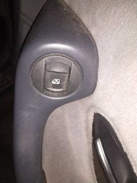 MANDO ELEVALUNAS DELANTERO DERECHO