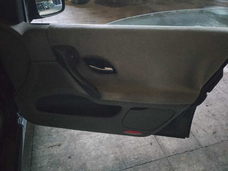 GUARNECIDO PUERTA DELANTERA DERECHA