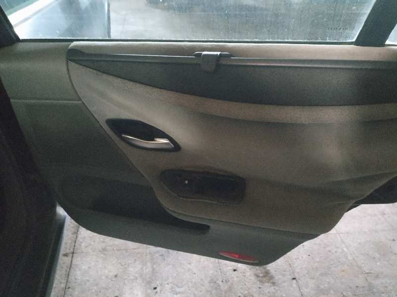 GUARNECIDO PUERTA TRASERA DERECHA