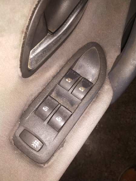 PUERTA DELANTERA IZQUIERDA