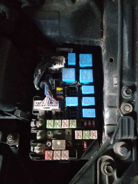 CAJA RELES / FUSIBLES